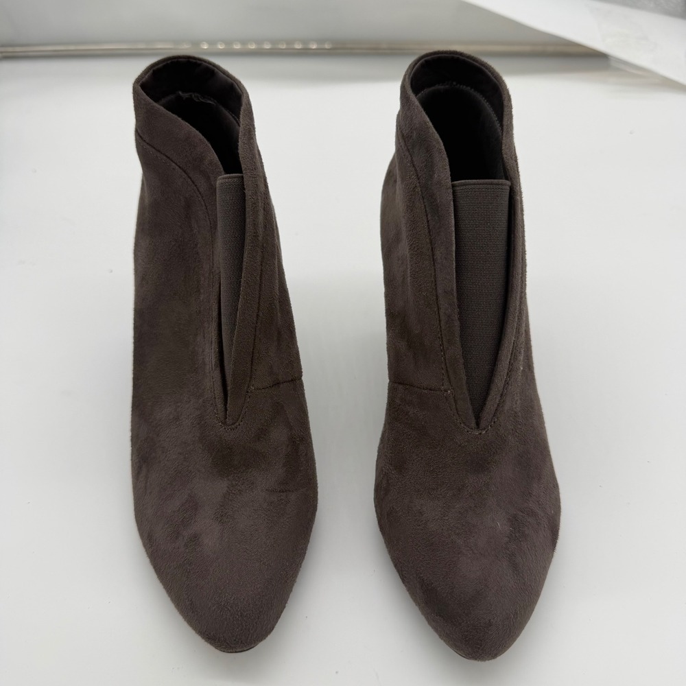 Jessica Cline Womens Taupe Faux Suede V-Cut Pointed Toe Ankle Boots Size 7.5M